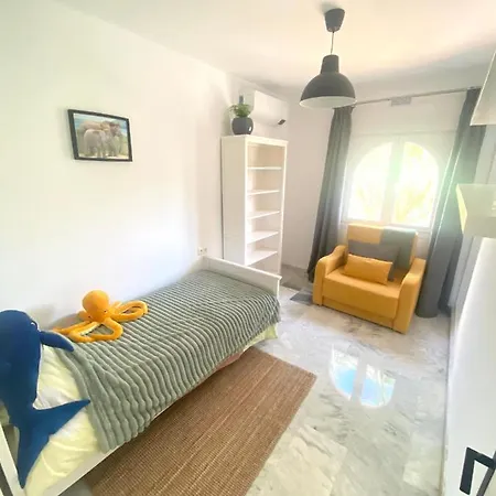 Modern Townhouse 7 Mins Walk From The And 15 Mins From Port * Manilva