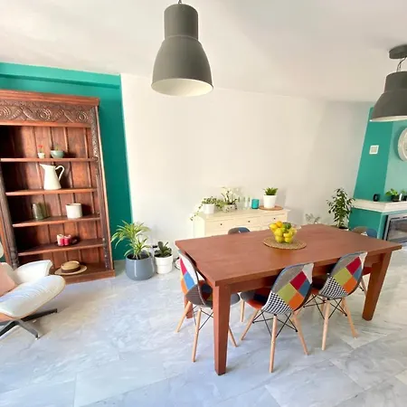 Holiday home Modern Townhouse 7 Mins Walk From The And 15 Mins From Port *