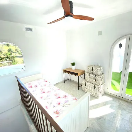 Modern Townhouse 7 Mins Walk From The And 15 Mins From Port * Manilva
