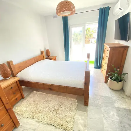 Holiday home Modern Townhouse 7 Mins Walk From The And 15 Mins From Port *