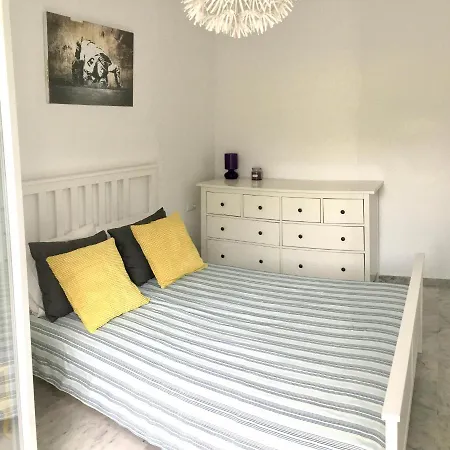 Holiday home Modern Townhouse 7 Mins Walk From The And 15 Mins From Port *