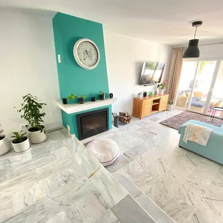 Modern Townhouse 7 Mins Walk From The And 15 Mins From Port Holiday home
