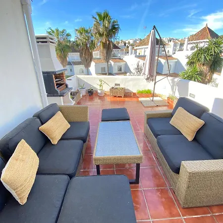Modern Townhouse 7 Mins Walk From The And 15 Mins From Port Holiday home *