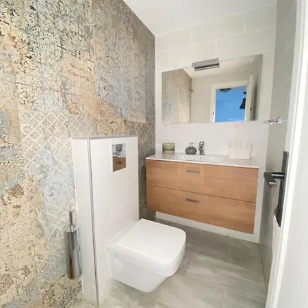 Modern Townhouse 7 Mins Walk From The And 15 Mins From Port *