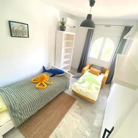 Modern Townhouse 7 Mins Walk From The And 15 Mins From Port * Manilva