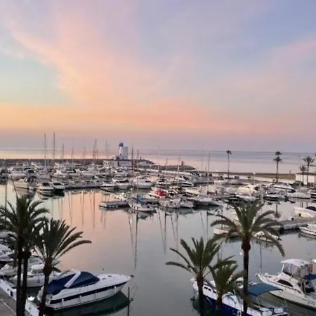 Modern Townhouse 7 Mins Walk From The And 15 Mins From Port Holiday home *