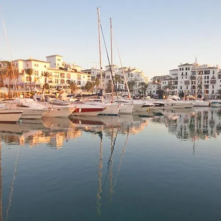 Holiday home Modern Townhouse 7 Mins Walk From The And 15 Mins From Port *