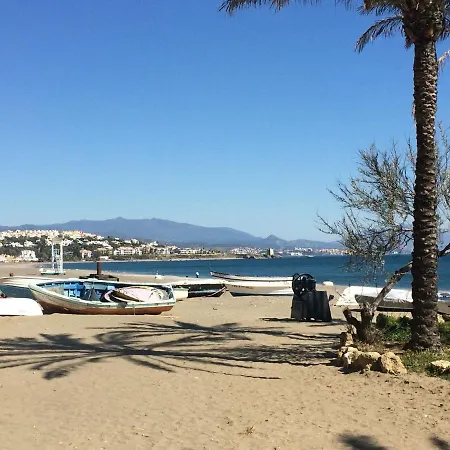 Holiday home Modern Townhouse 7 Mins Walk From The And 15 Mins From Port *